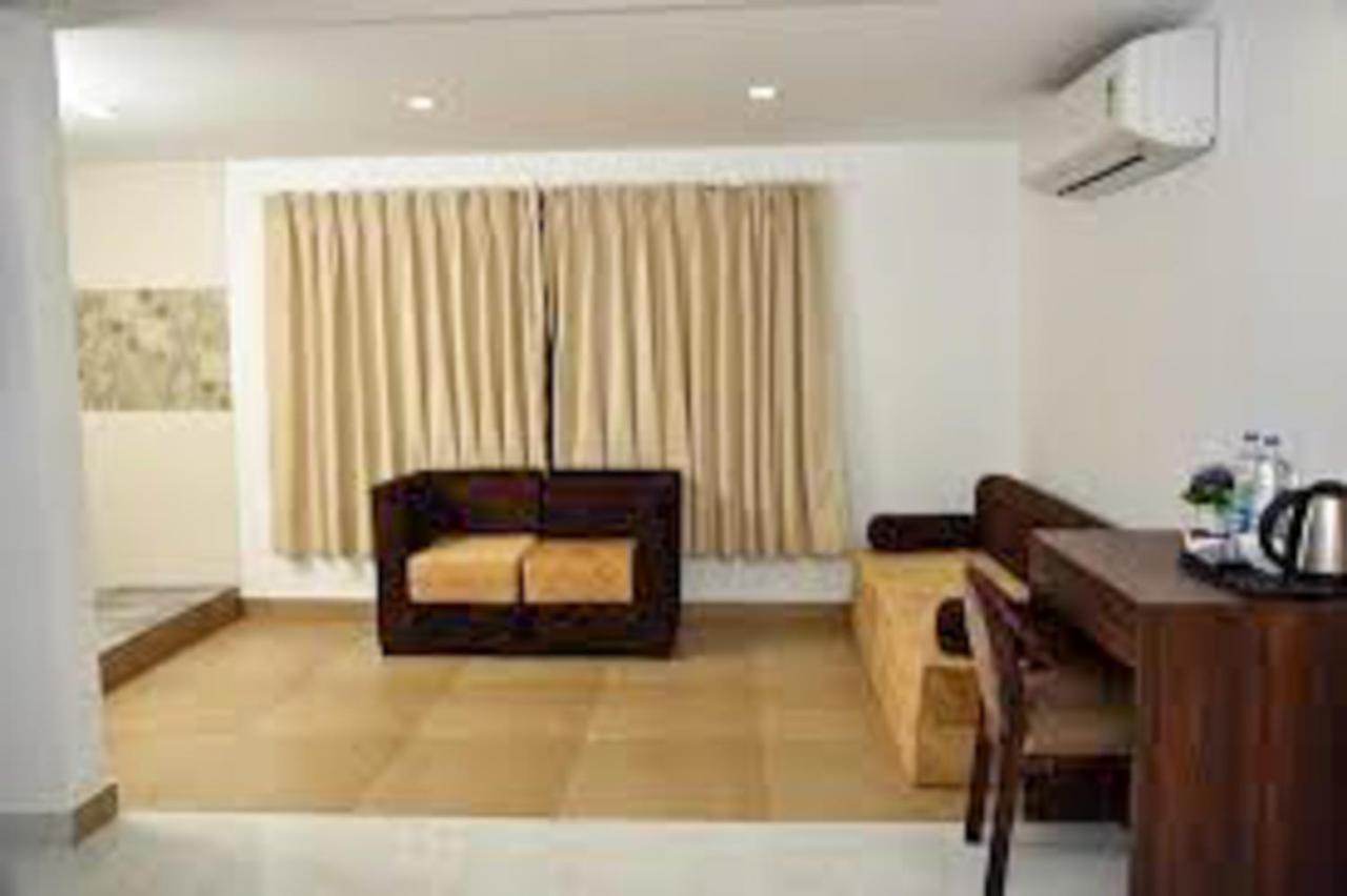 De Falcon Goa Beach Resort แคนโดลิม ภายนอก รูปภาพ