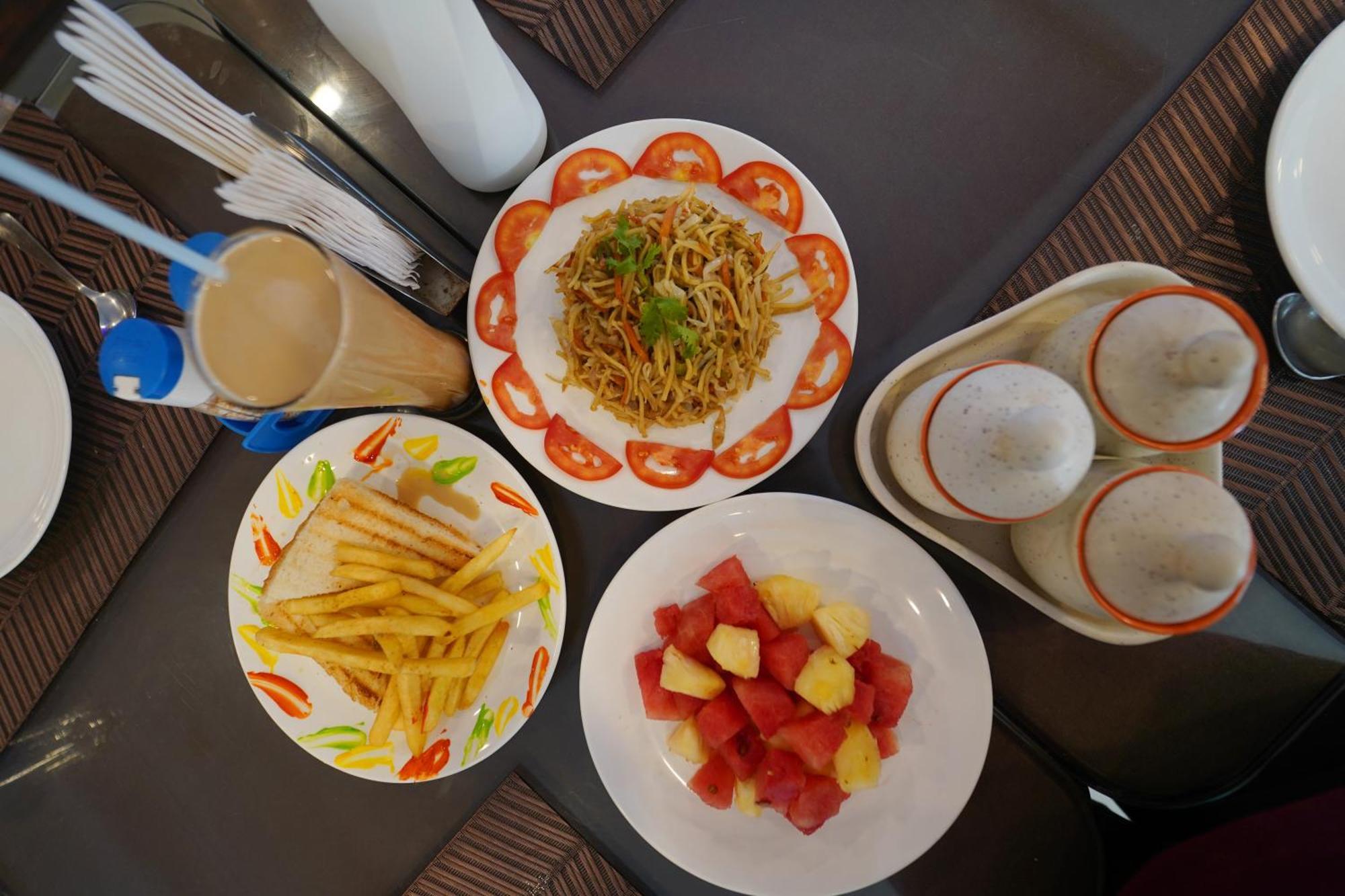De Falcon Goa Beach Resort แคนโดลิม ภายนอก รูปภาพ